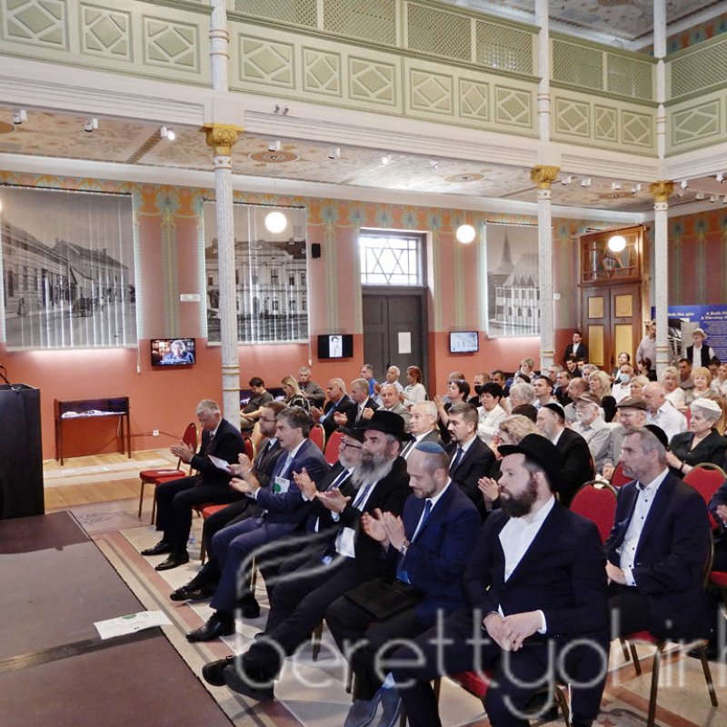 Átadták a felújított zsinagógát 35